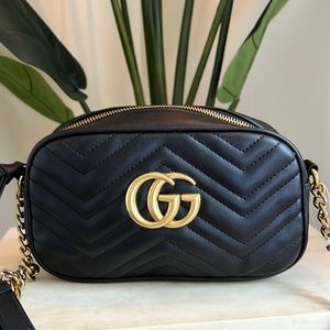 Realistic luxury marmont small crossbody purse in Black